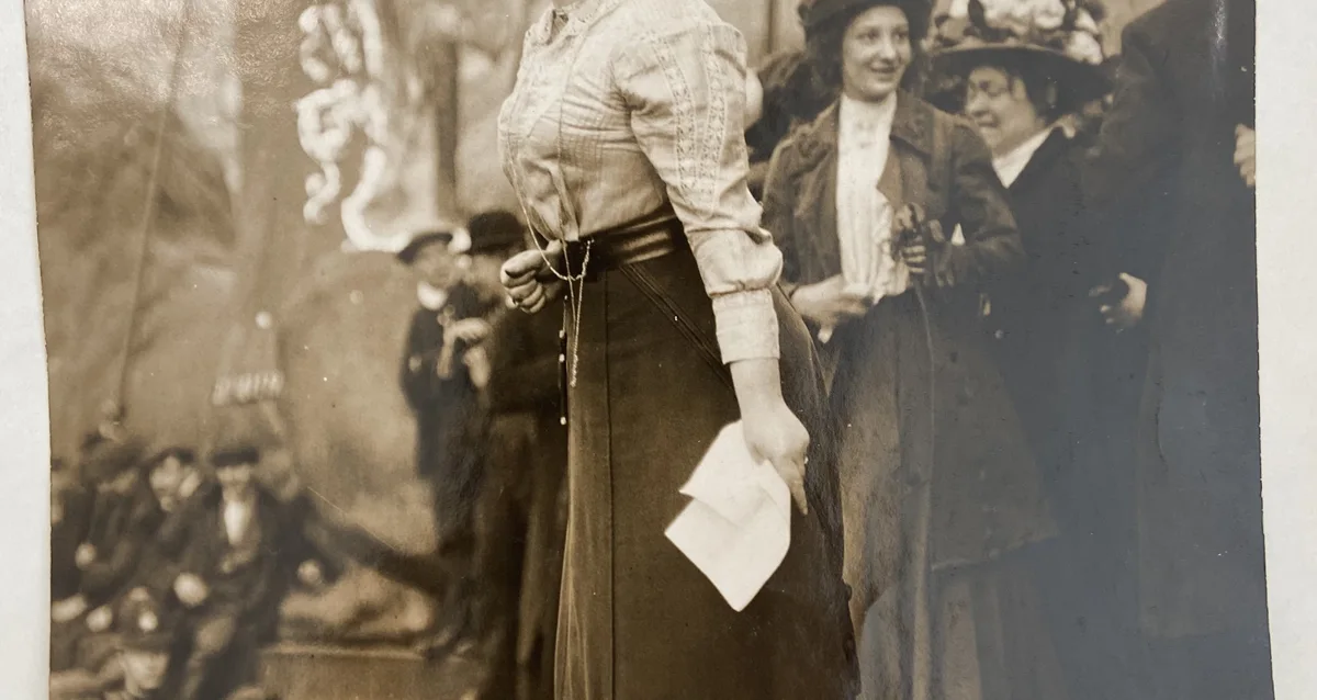Mary Macarthur addressing striking women chainmakers at Cradley Heath, 1910